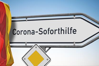 Corona-Soforthilfe, Straßenschild