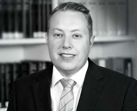 Fachanwalt für Bank- und Kapitalmarktrecht und Geschäftsführer Dr. Ralf Stoll